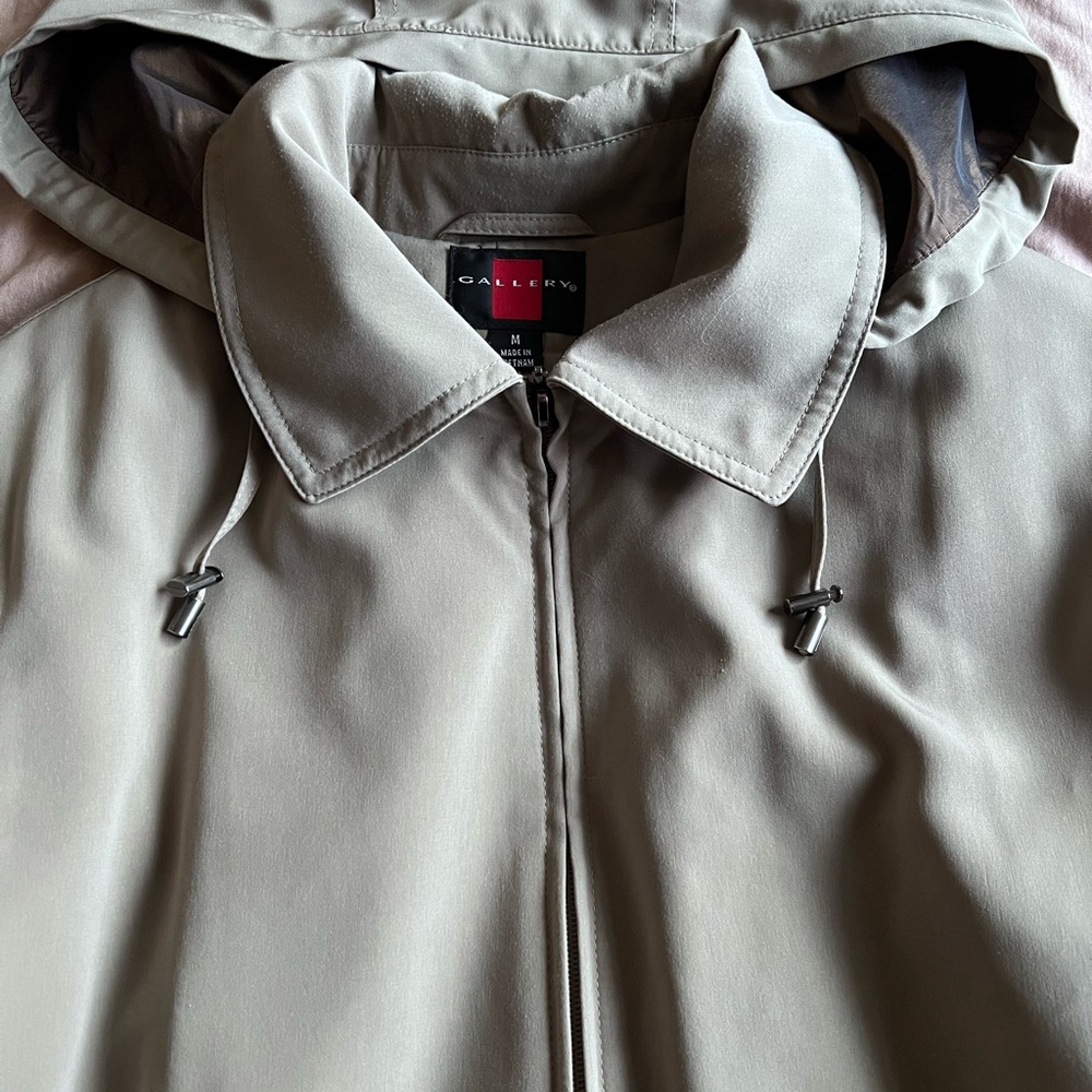 ✨Gallery Crème Hooded Raincoat with Water-Resistant Fabric with removable lining
